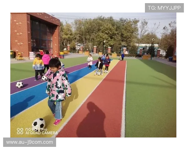 小班幼儿趣味足球主题可爱展示与团队协作启蒙表演教案设计活动方案 小班幼儿趣味足球主题可爱展示与团队协作启蒙表演教案设计活动方案