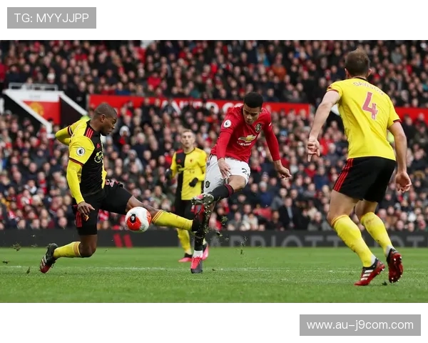 曼联球员精彩表现全纪录 足球比赛回放带你重温精彩瞬间 曼联球员精彩表现全纪录 足球比赛回放带你重温精彩瞬间