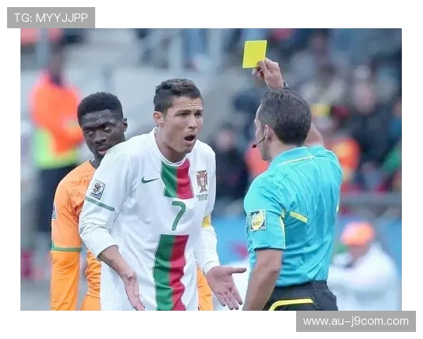 探讨足球比赛中直接拉人行为是否违法及其相关规则与处罚解读